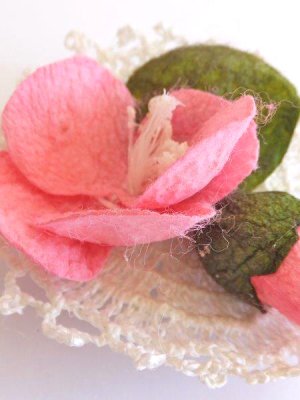 画像4: オデミシュ｜コザ（蚕のまゆ）のシルクブローチ：ピンク+つぼみ：２