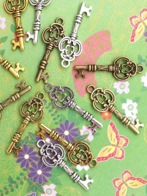 画像2: 小さめな鍵☆金属チャーム