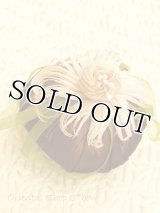 オデミシュ｜コザ（蚕のまゆ）の針刺し｜茶色