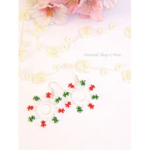 画像: ボンジュックオヤピアス｜リースの花｜クリスマスカラー｜ホワイト